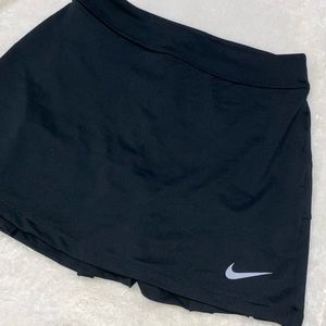 NIKE women’s dri fit golf mini skirt - size XS